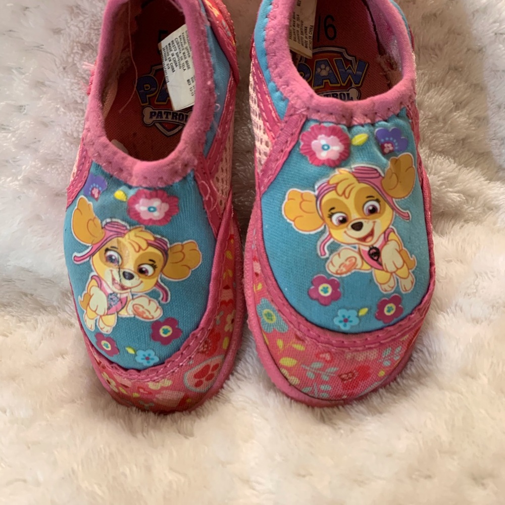 Paw Patrol girls toddler size-5-6 water shoes